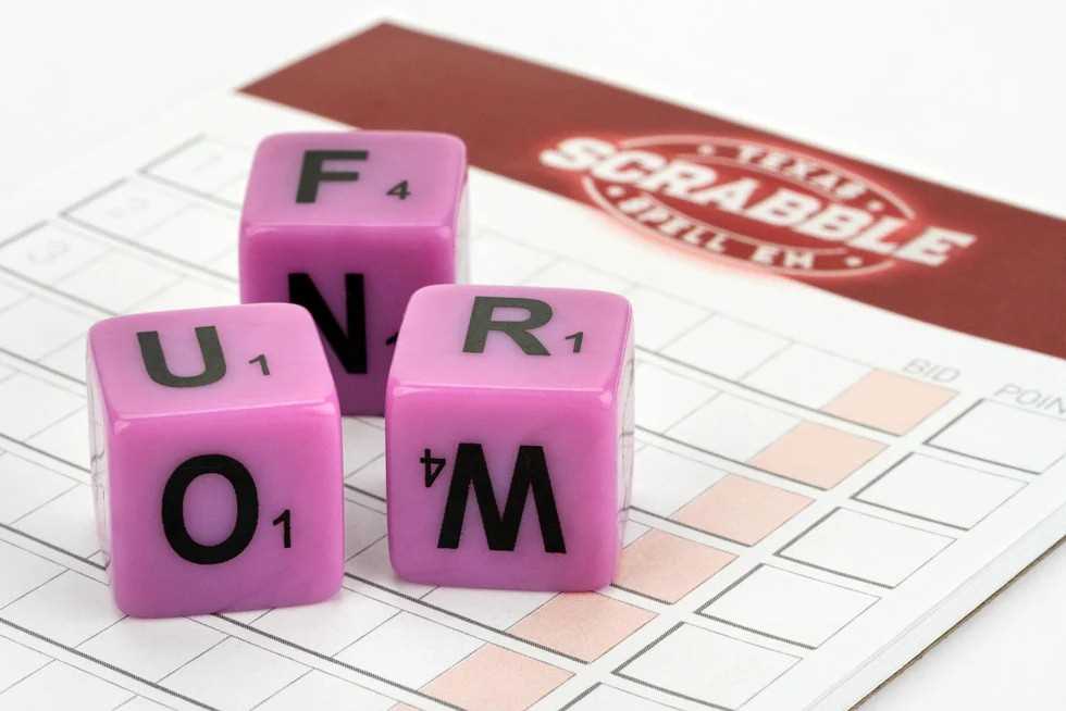 Hasbro Scrabble Texas Spell Em