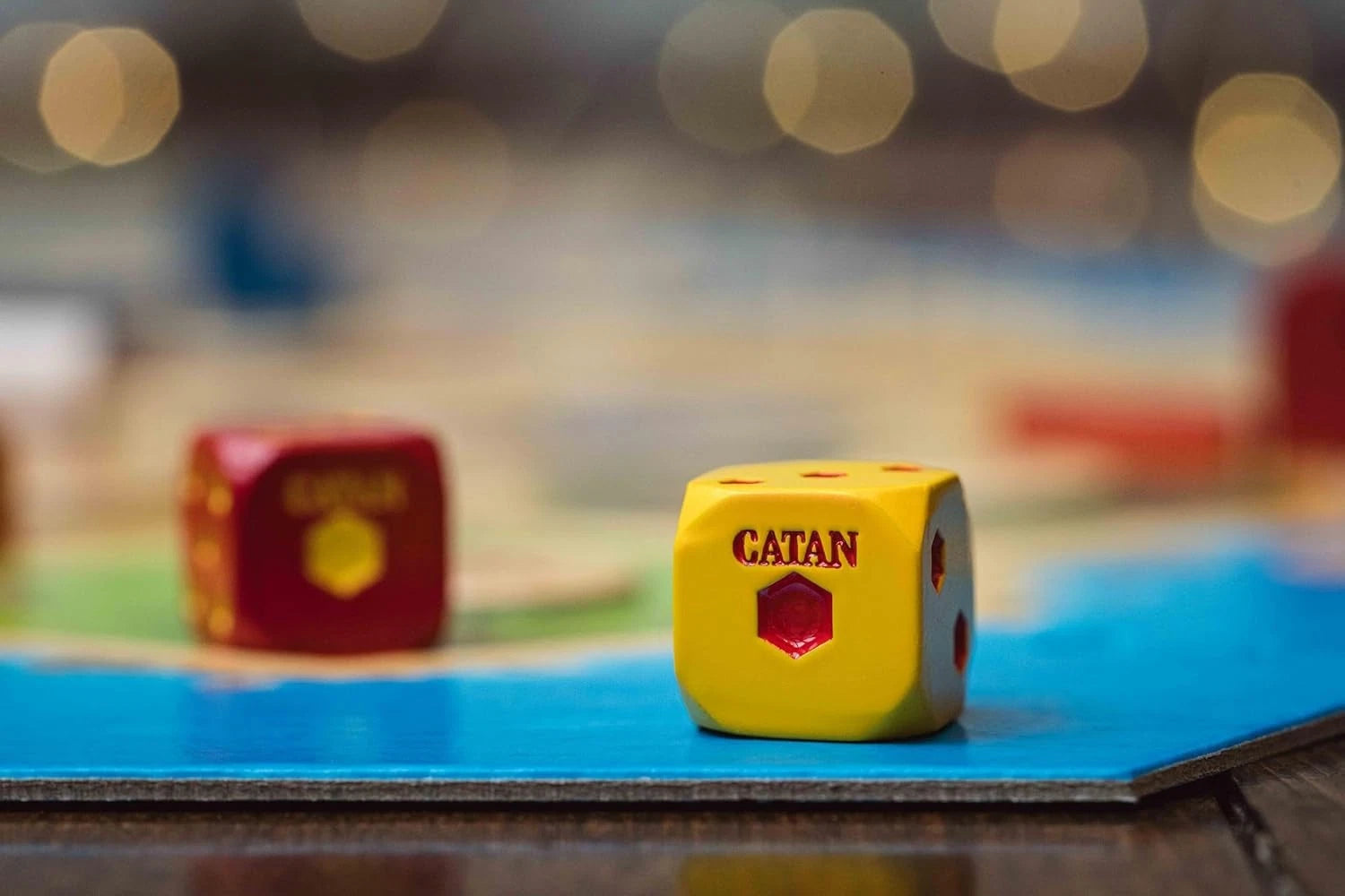 Catan Premium Robber & Metal Dice Set- Cat's Eye Aquamarine